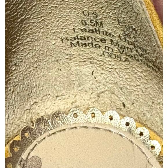 Sam Edelman Sandals, Mustard Yellow Suede Heels, Size 6.5 - Picture 4 of 9